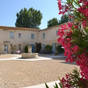 https://mas-de-sylvereal-camargue.fr-provencehotel.com